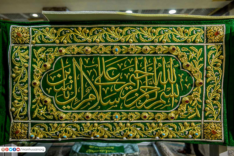 Renuevan las telas que cubren el sepulcro del Imam Husein (P)