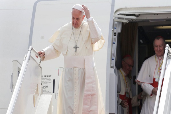 Papa llega a Myanmar con dilema de decir o no ‘limpieza étnica’