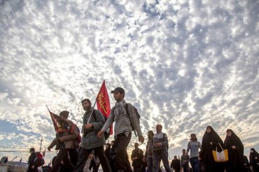 Millones de fieles marchan hacia Karbala para conmemorar Arbain Millones de fieles marchan hacia Karbala para conmemorar Arbain