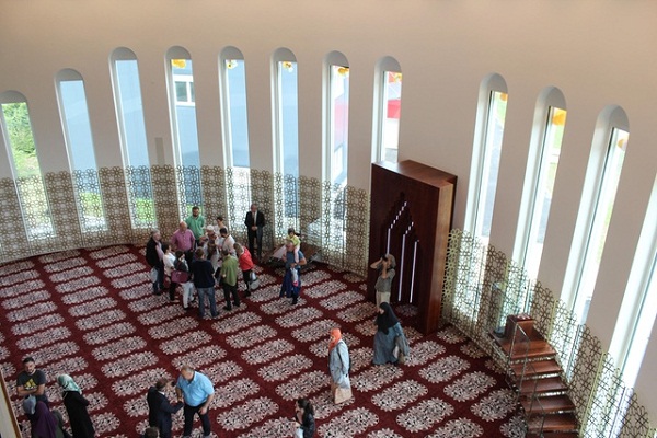 La más nueva mezquita de Suiza recibe miles de visitantes