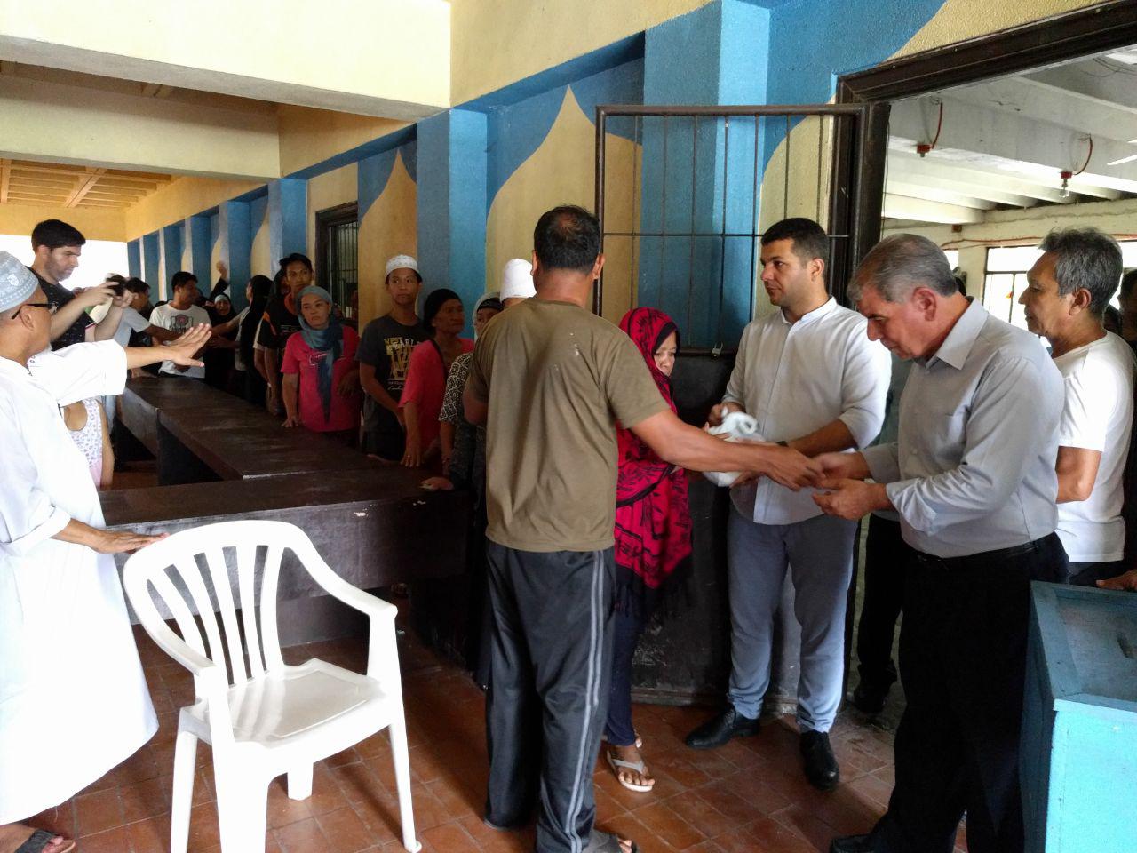 Irán distribuye alimentos entre los musulmanes necesitados de Filipinas