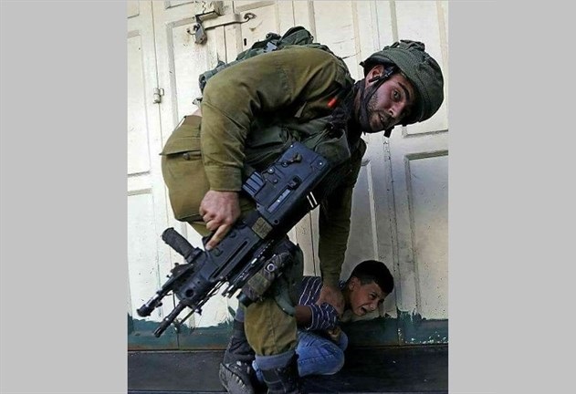 Fuerzas israelíes detienen a un niño palestino de 8 años cerca de Hebrón Fuerzas israelíes detienen a un niño palestino de 8 años cerca de Hebrón