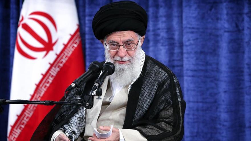 Líder iraní ordena aumentar capacidad de enriquecimiento de uranio