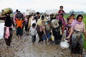 Musulmanes rohingyas huyen de violencia en Myanmar Musulmanes rohingyas huyen de violencia en Myanmar