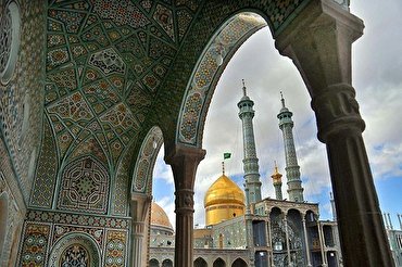 Qom: treinta personas se convirtieron al Islam en el mausoleo de Fatima Masumeh (P)