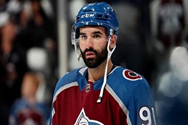 Diálogo intercultural en Canadá: jugador musulmán de hochey lleva la Copa Stanley a una mezquita de Ontario