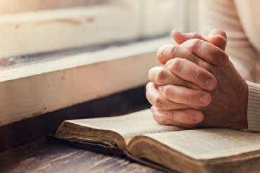 Atención a Dios y a las personas, principales componentes de la oración