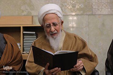 Ayatollah Javadi Amoli: Tres responsabilidades de los seminarios islámicos según el Corán Ayatollah Javadi Amoli: Tres responsabilidades de los seminarios islámicos según el Corán