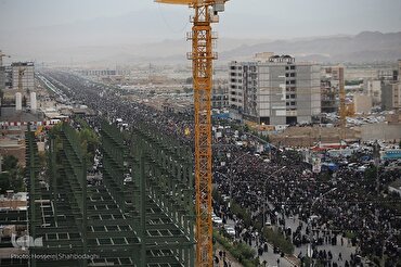 Martirio del presidente Raisi: una gran multitud recibe los cadáveres en las ciudades de Tabriz y Qom