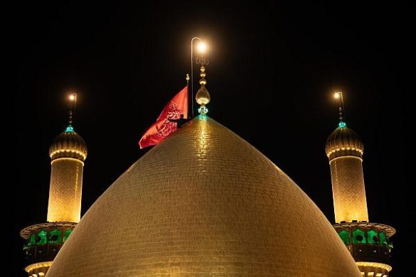 Sustitución de la bandera en la cúpula del santuario de Aba al-Fadl al-Abbas (AS) al finalizar la temporada de luto+ Fotos