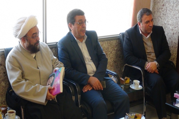 معاون وزیر آموزش و پرورش از مرکز تحقیقات رایانه‌ای حوزه علمیه اصفهان بازدید کرد