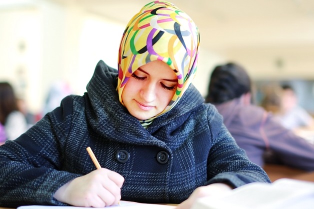 هم‌زمانی امتحانات مدارس انگلیس با ماه رمضان/ بی‌توجهی به وضعیت دانش‌آموزان روزه‌دار