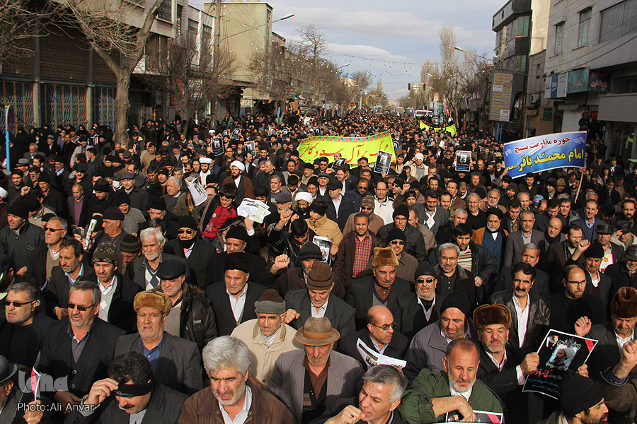 راهپیمایی نمازگزاران اردبیلی در اعتراض به اعدام آیت الله شیخ نمر