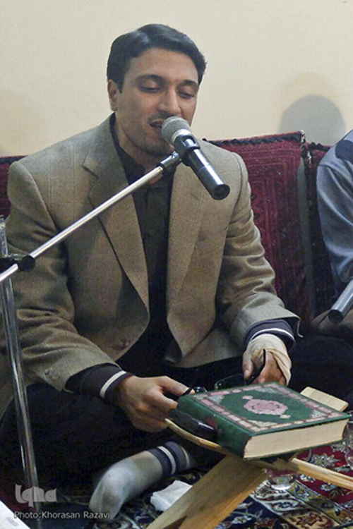 نخستین حضور حمید شاکرنژاد در محفل قرآنی پس از سانحه رانندگی