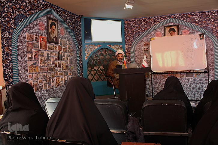گزارش تصویری آزمون اعطای مدرک داوری به حافظان قرآن در اراک