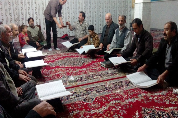 محفل قرآنی 30 ساله روستای یلآباد؛ از سادهخوانی قرآن تا آموزش تجوید محفل قرآنی 30 ساله روستای یلآباد؛ از سادهخوانی قرآن تا آموزش تجوید