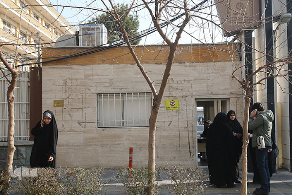 مراسم امحای لوح‌های فشرده غیرمجاز تبدیل به بی‌حرمتی خبرنگاران شد