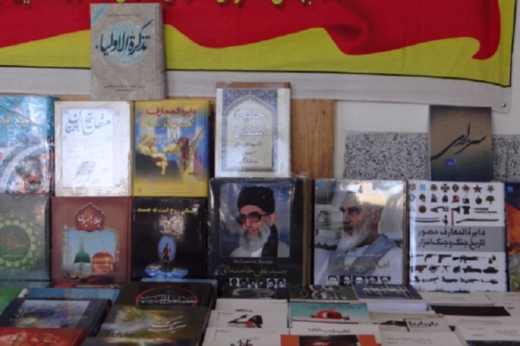 نمایشگاه فرهنگی-هنری فجر در زرندیه افتتاح شد