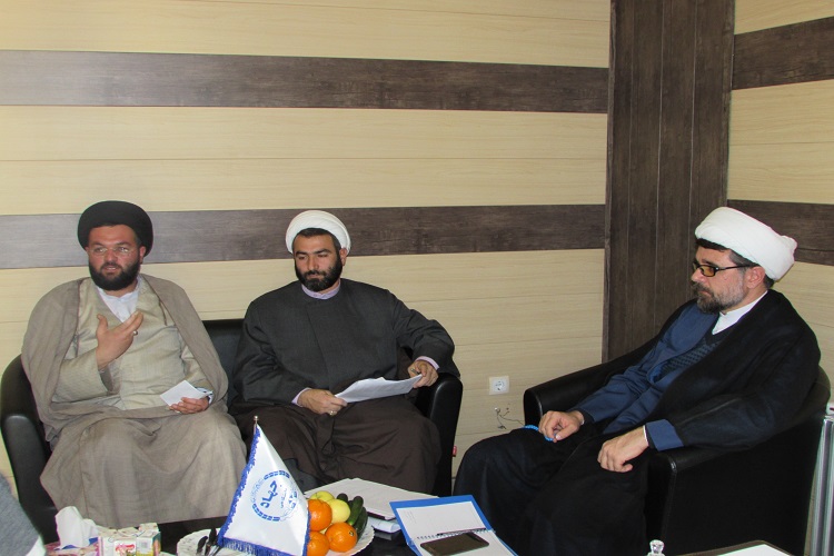 میزگرد «بررسی موانع و راهکارهای ترغیب جوانان به حضور در مساجد» در ایکنا قزوین