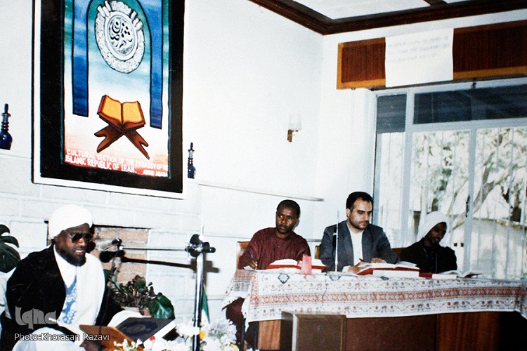 در حال کار///////////////////////////بازخوانی تصویری زندگی قرآنی استاد کاظم بافتی ‌گرامی