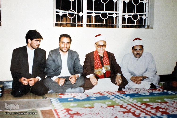 در حال کار///////////////////////////بازخوانی تصویری زندگی قرآنی استاد کاظم بافتی ‌گرامی