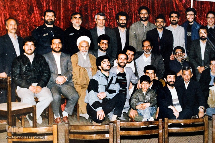 در حال کار///////////////////////////بازخوانی تصویری زندگی قرآنی استاد کاظم بافتی ‌گرامی