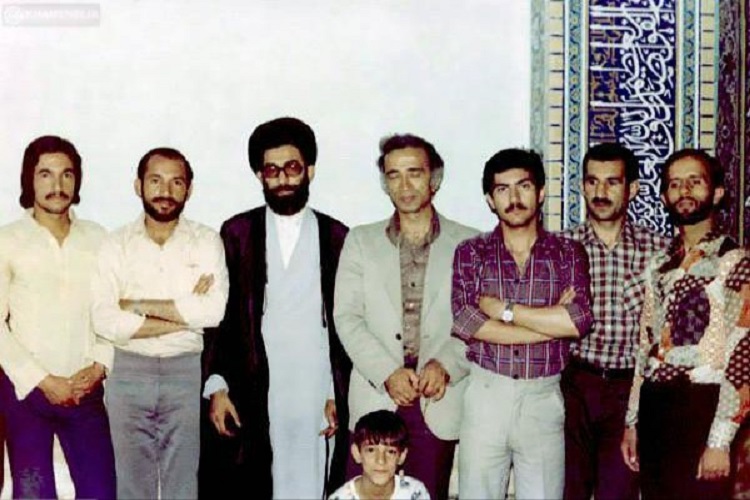 حضور رهبر معظم انقلاب؛ عامل اصلی تمایز و شور انقلابی مسجد کرامت/ آیاتی که در نفی طاغوت بیان می‌شد