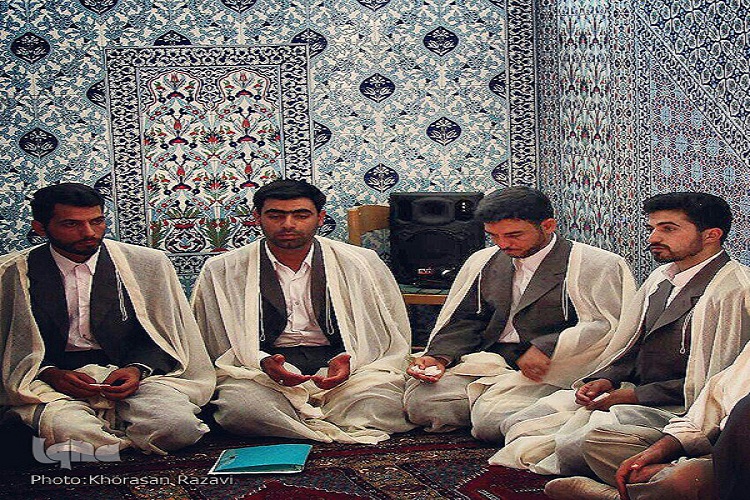 خطی خوش و صدایی زیبا یادگاری حمیدرضا عباسی به جامعه قاریان کشور/ مرور کارنامه هنری و زندگی قرآنی در قاب تصویر خطی خوش و صدایی زیبا یادگاری حمیدرضا عباسی به جامعه قاریان کشور/ مرور کارنامه هنری و زندگی قرآنی در قاب تصویر