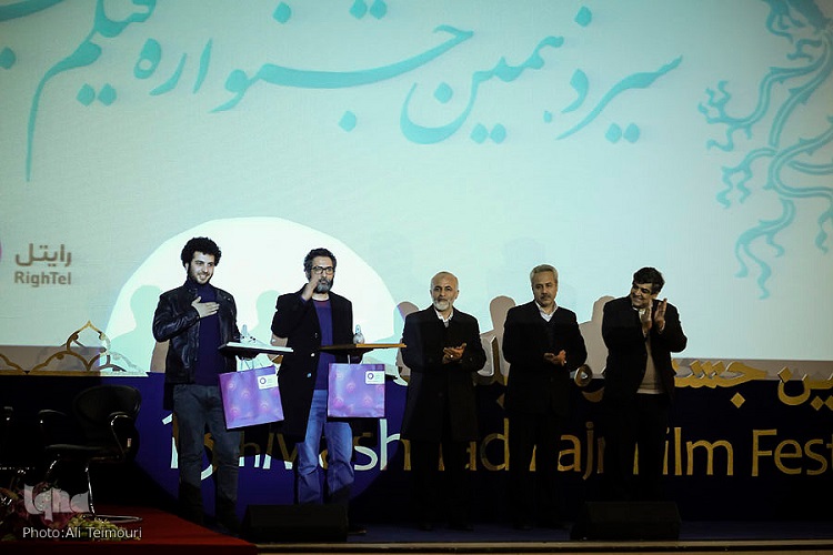 رونمایی از کتاب سیزدهمین جشنواره فیلم فجر مشهد/ احداث شبکه وی او دی در کشور