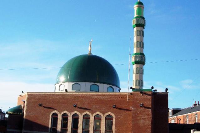 انگلیسی/ دعوت از مسلمانان انگلیس برای اتحاد و آرامش پس از قتل امام مسجد روچدیل