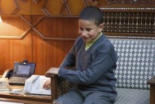 نبوغ نوجوان روشندل مصری در قرائات دهگانه قرآن + عکس