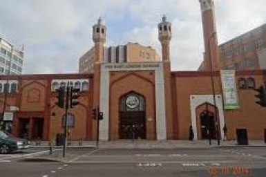 انگلیسی/ تجمع حقیر افراط‌گرایان انگلیسی مقابل مسجد لندن