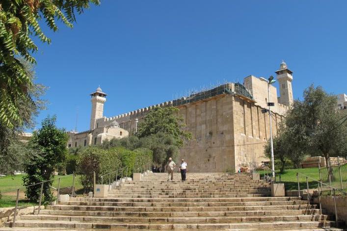 قانون منع پخش اذان در فلسطین به تعویق انداخته شد