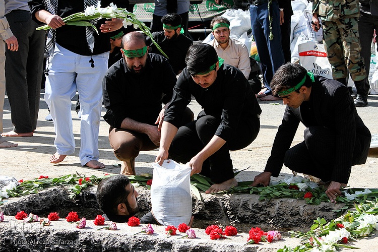 تشییع پیکرهایی بی‌نامی در دانشگاه فرهنگیان مشهد
