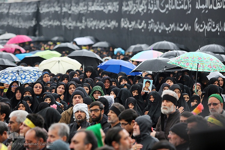 گزارش ایکنا از اجتماع عظیم فاطمیون در مشهد/آسمان در سوگ یاس نبوی گریست