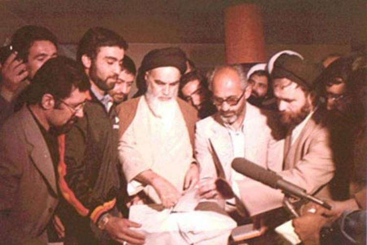 بازخوانی بیانات امام خمینی(ره) در خصوص حاکمیت جمهوری اسلامی/ این عید را زنده نگه دارید
