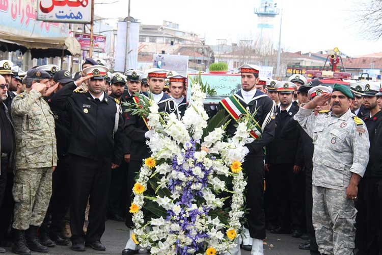 تشییع پیکر سه شهید گمنام در بندرانزلی