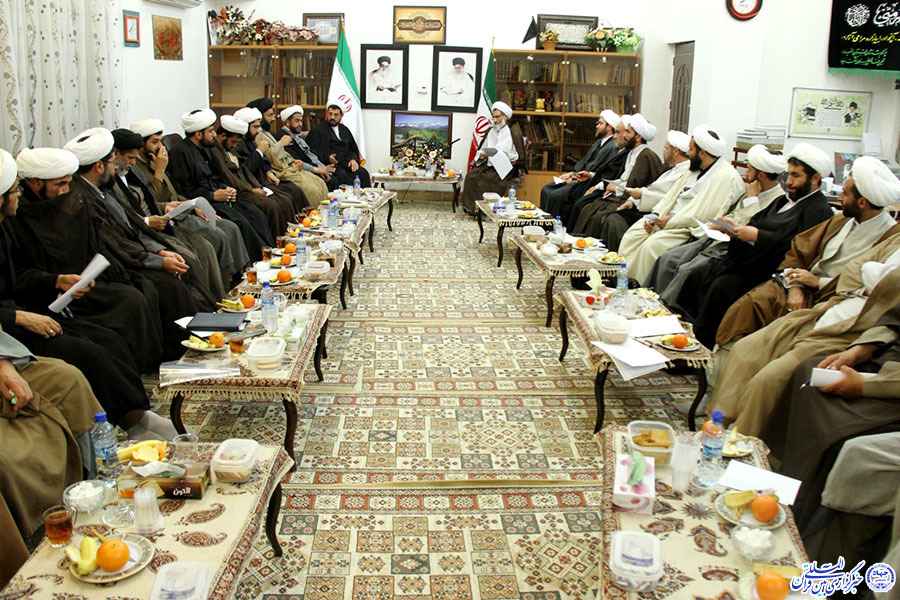 پویا نگهداشتن مراکز دینی، نیازمند کار هنرمندانه است پویا نگهداشتن مراکز دینی، نیازمند کار هنرمندانه است