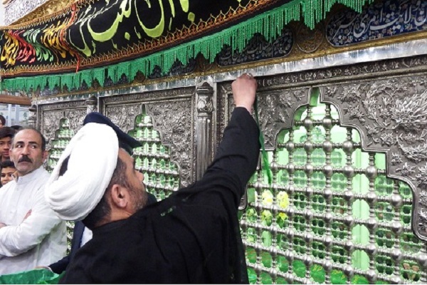 آیین غبارروبی مضجع مطهر حضرت جعفربن موسی الکاظم (علیه السلام) با در پیشوا برگزار شد
