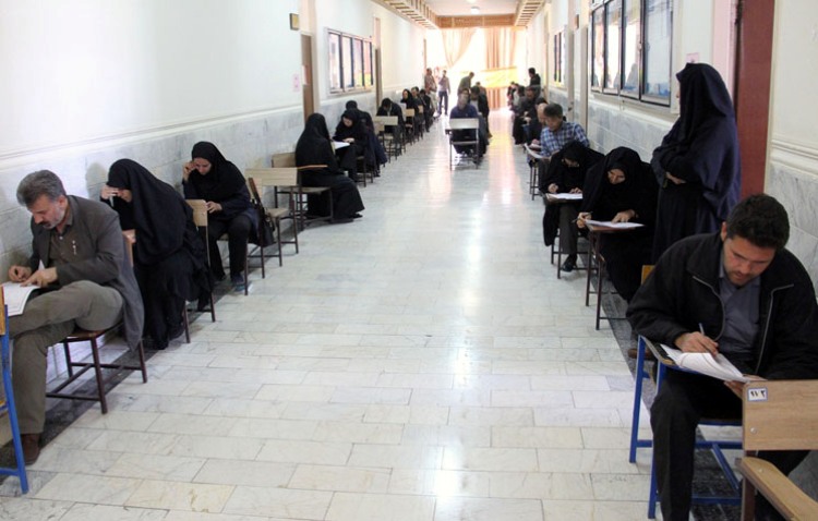 آزمون بخش کتبی مسابقات «قرآن‌وعترت» کارکنان دانشگاه ‌آزاد اسلامی استان مرکزی برگزار شد