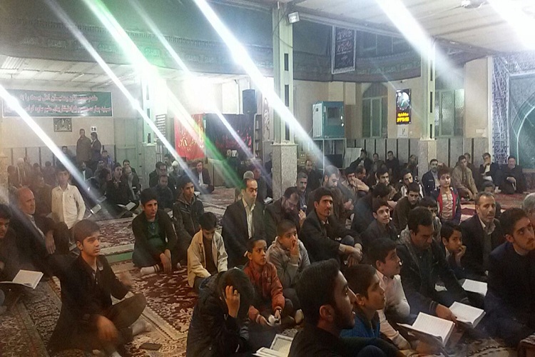 محفل«شبی با قرآن» در ساوه برگزار شد