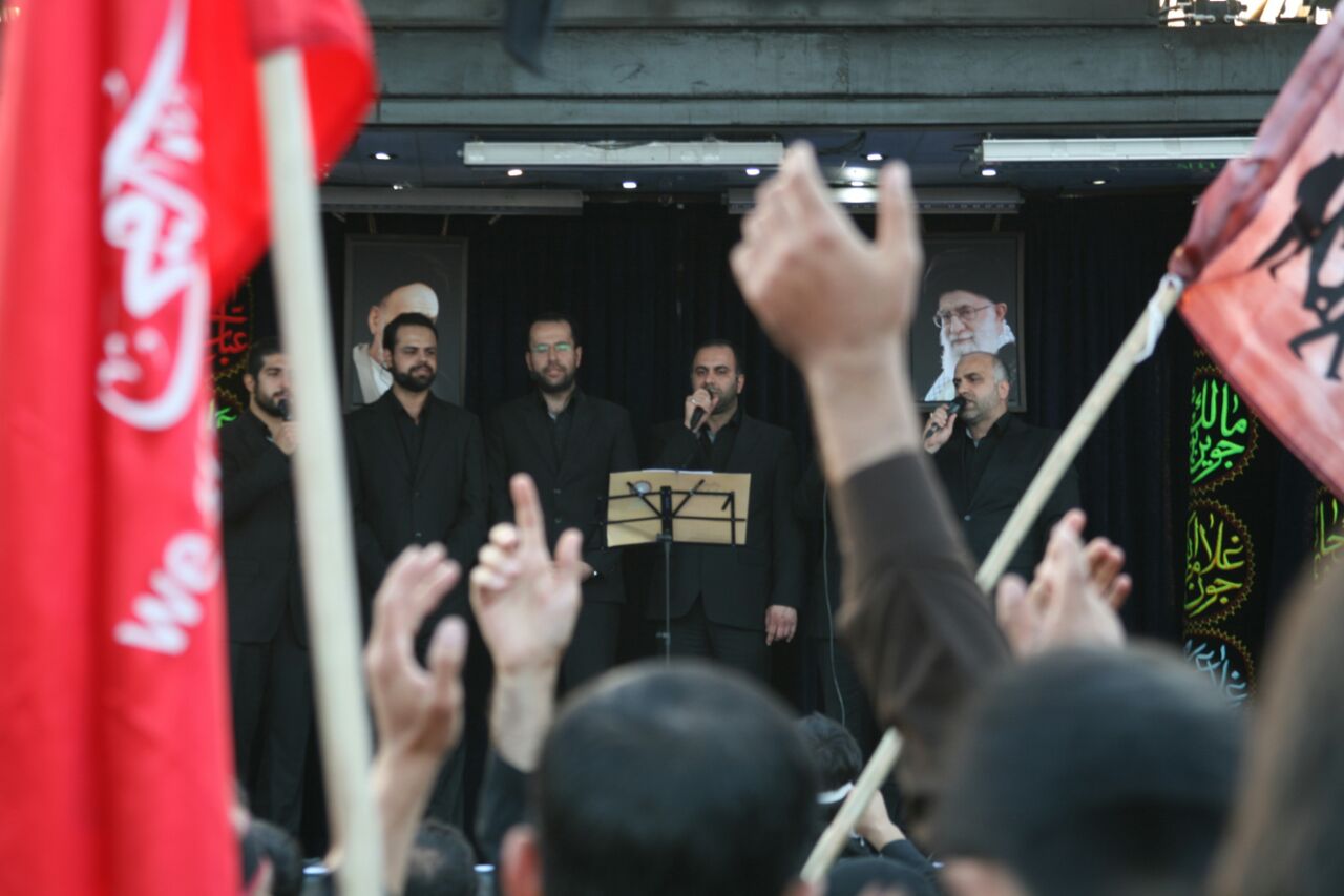 استقبال زائران اربعین از اجراهای گروه تواشیح «لیله القدر»