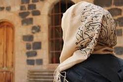 اقدام دختر مسلمان دانشکده پرستاری  پراگ علیه ممنوعیت حجاب/ انگلیسی
