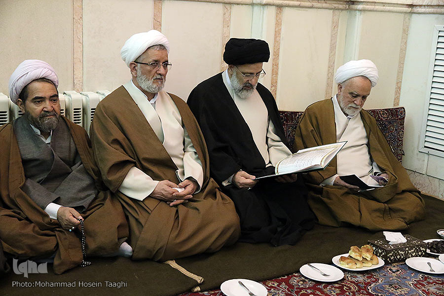 مراسم عید اول مرحوم آیت‌الله واعظ طبسی برگزار شد