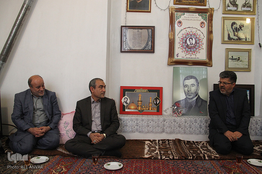 دیدار استاندار اردبیل با همسر شهید غلامحسین دیده بان