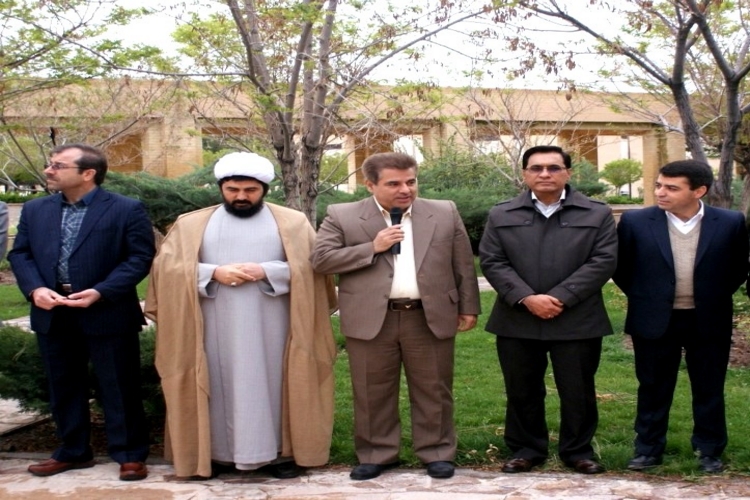 شروع کاری دانشگاه حکیم سبزواری با ادای احترام به شهدای گمنام/سال جدید سال اقدام و عمل شروع کاری دانشگاه حکیم سبزواری با ادای احترام به شهدای گمنام/سال جدید سال اقدام و عمل