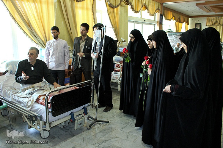 دیدار دبیران کانون‌های قرآن دانشگاه‌های مشهد با جانبازان قطع‌نخاعی مرکز امام خمینی(ره)
