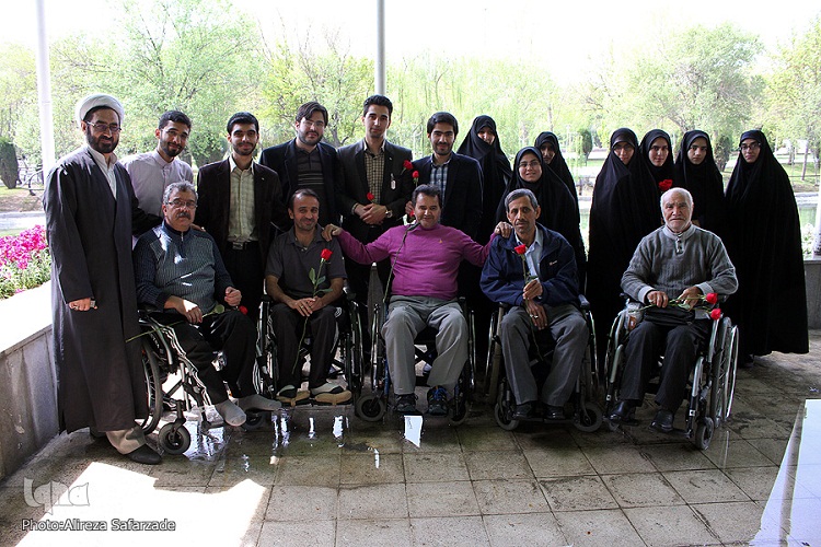 دیدار دبیران کانون‌های قرآن دانشگاه‌های مشهد با جانبازان قطع‌نخاعی مرکز امام خمینی(ره)
