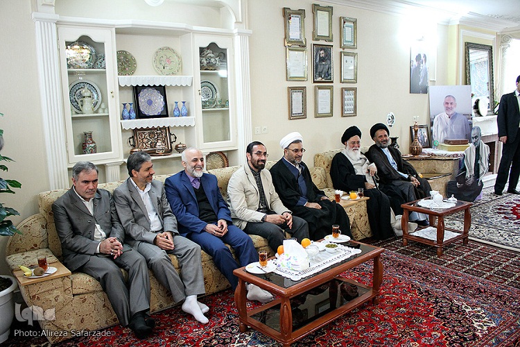دیدار نماینده ولی فقیه در خراسان رضوی با خانواده سردار شهید شوشتری