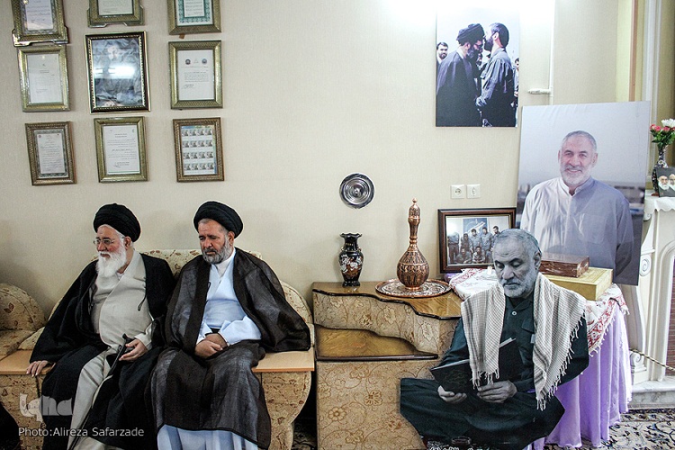 دیدار نماینده ولی فقیه در خراسان رضوی با خانواده سردار شهید شوشتری